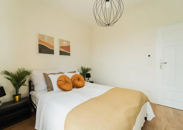 Cosy - Ksiecia Witolda Street - View - Parking Place *